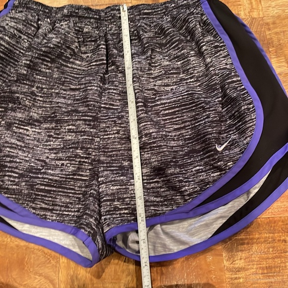 Women’s Nike Tempo Shorts, size medium. - Picture 5 of 5